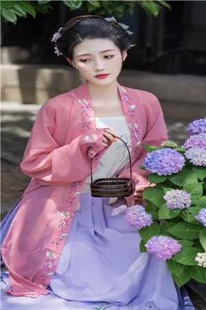 穿越千年重生，双生记忆杀回侯府(秦景月秦朝朝)推介