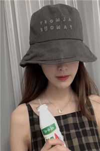 别惹我！小心我让霸总虐你主人公叫(夏婉依棠棠)